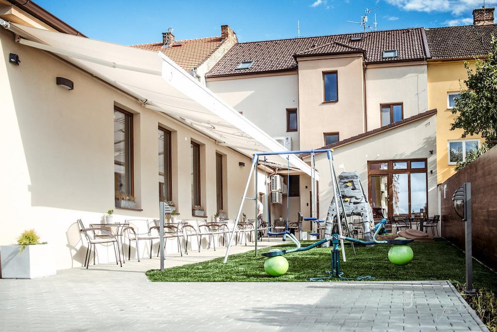 Penzion Vino Hruska Veselí nad Moravou Exterior photo